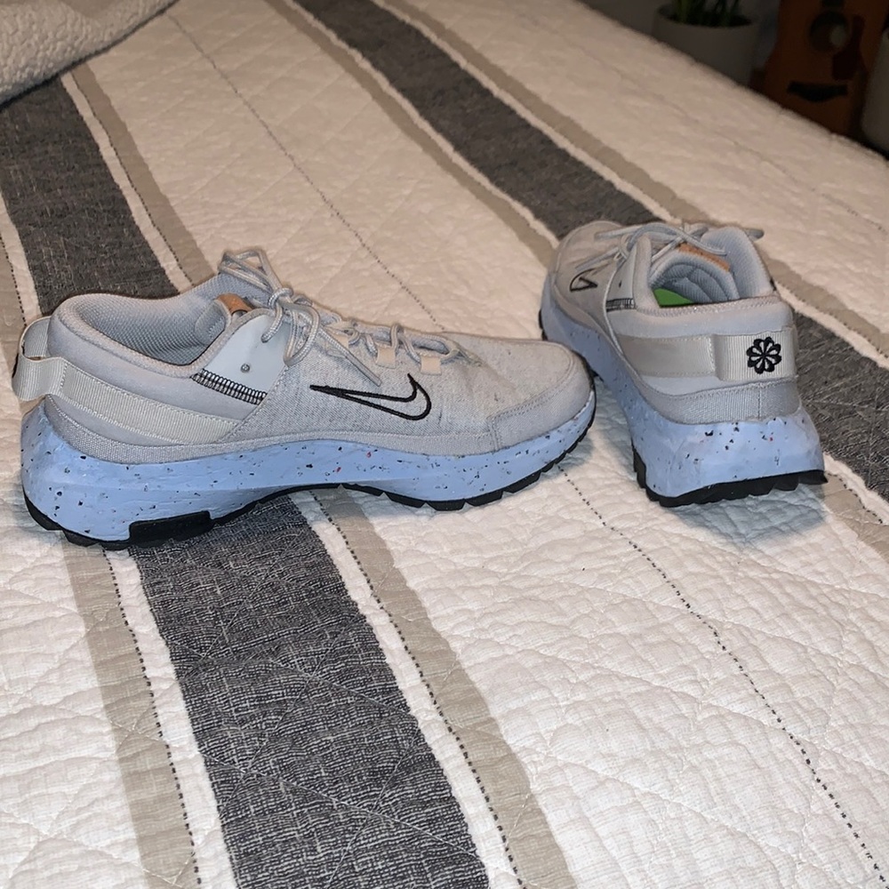 Nike sneaker women’s 8 grey and blue worn once